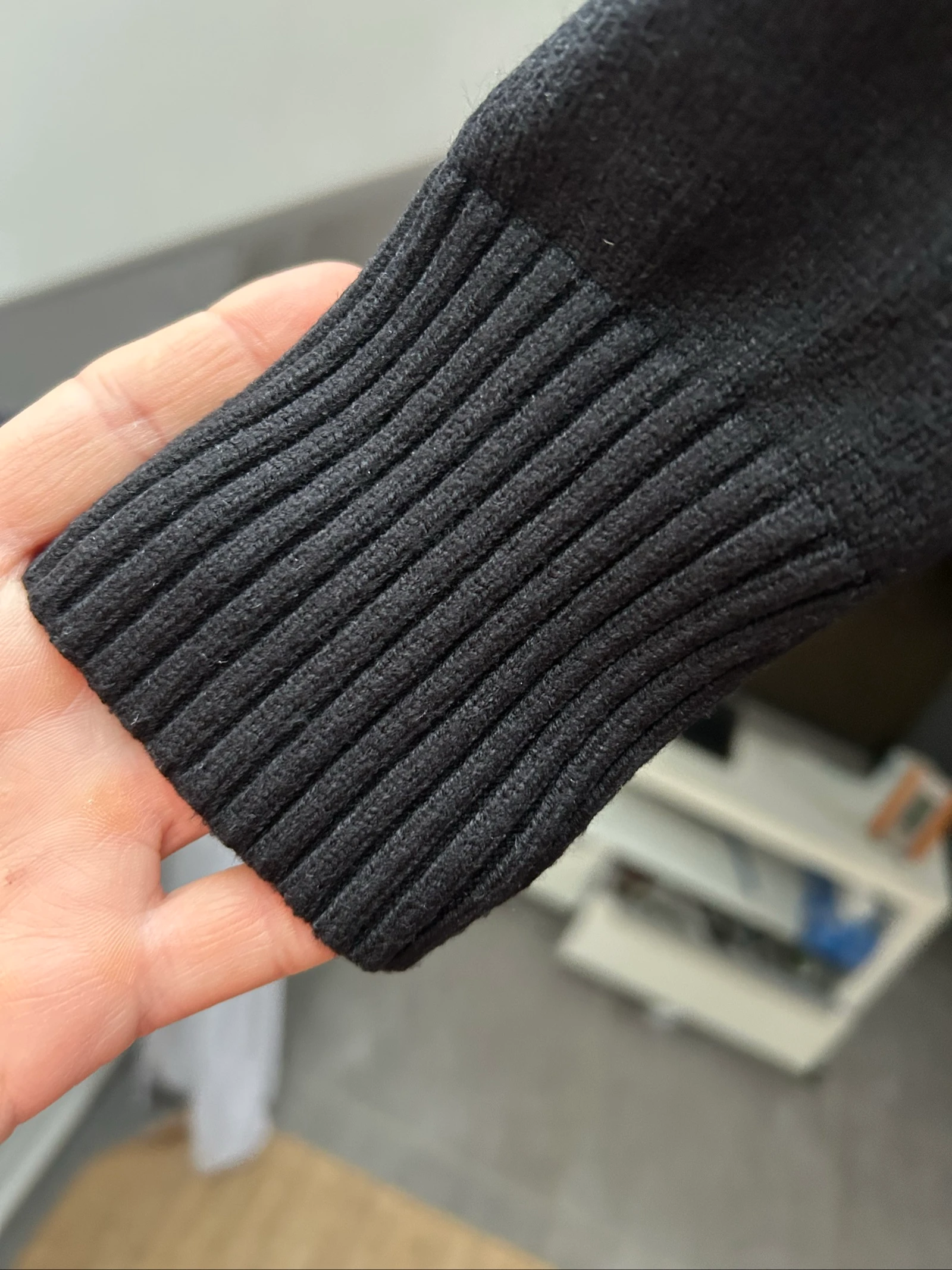 Pull ami noir  – photo 3